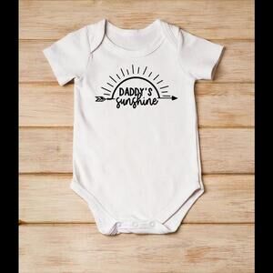 White - Natural "Daddy's Sunshine" Baby Onesie – Cute Unisex Baby Outfit